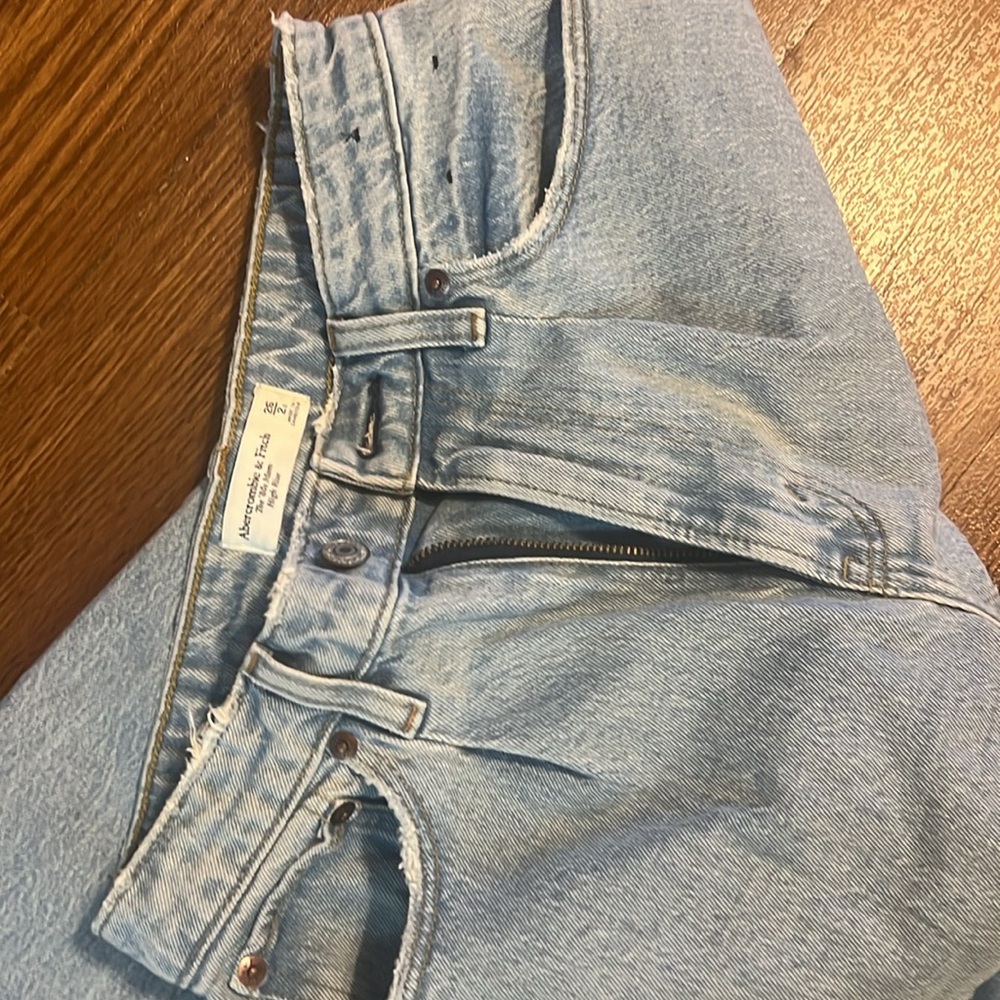 Abercrombie Curve Love The 80s Mom High Rise Jean W26 2S - Picture 9 of 10